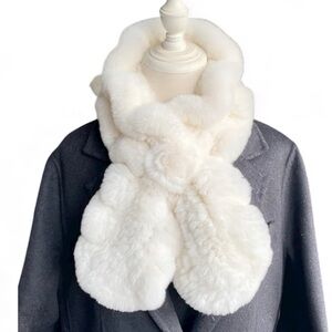 White Faux Fur Scarf One size pull through.